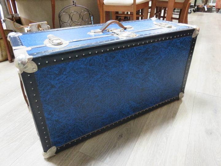 Blue Trunk