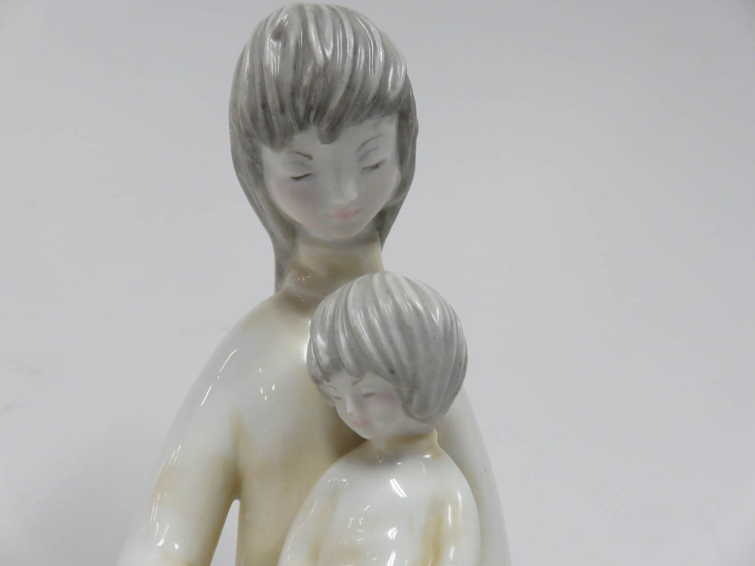 "Vista Alegre Tenderness" Figurine