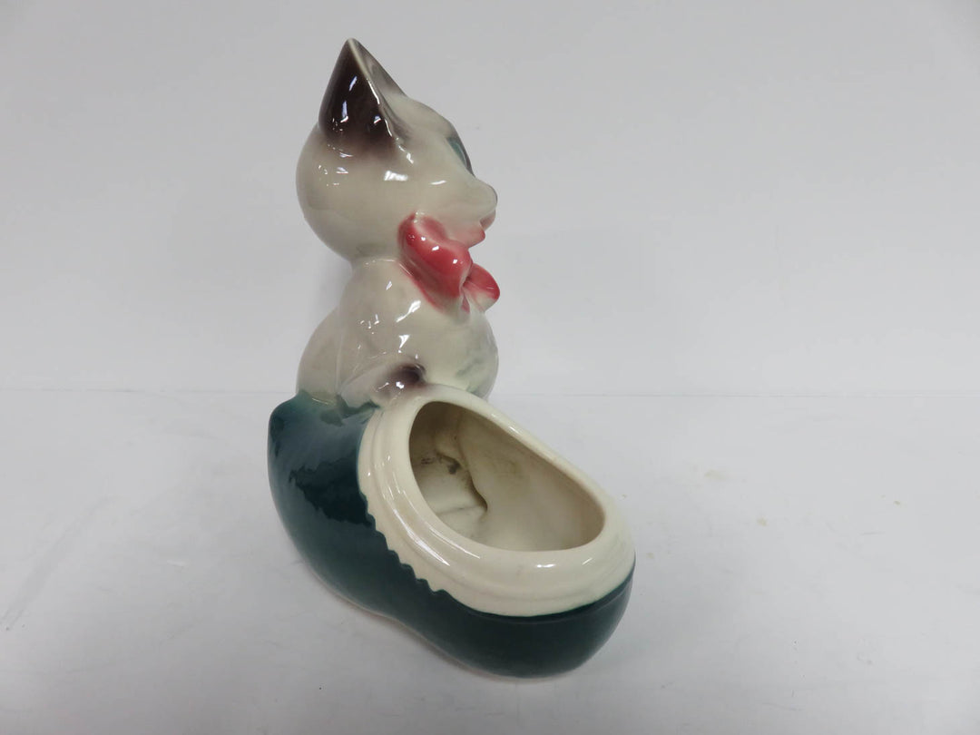 Cat and Dutch Shoe Planter