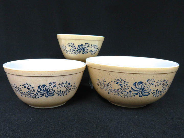 Pyrex Mixing Bowl Set