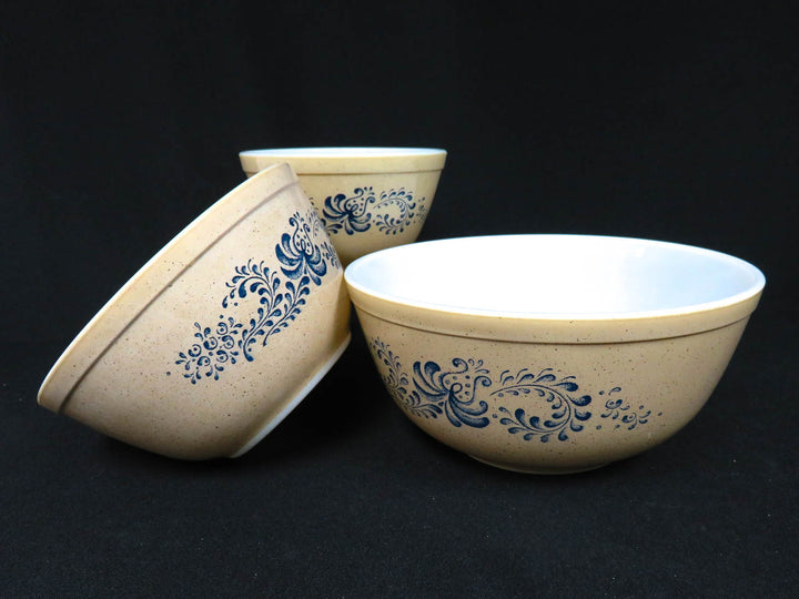 Pyrex Mixing Bowl Set