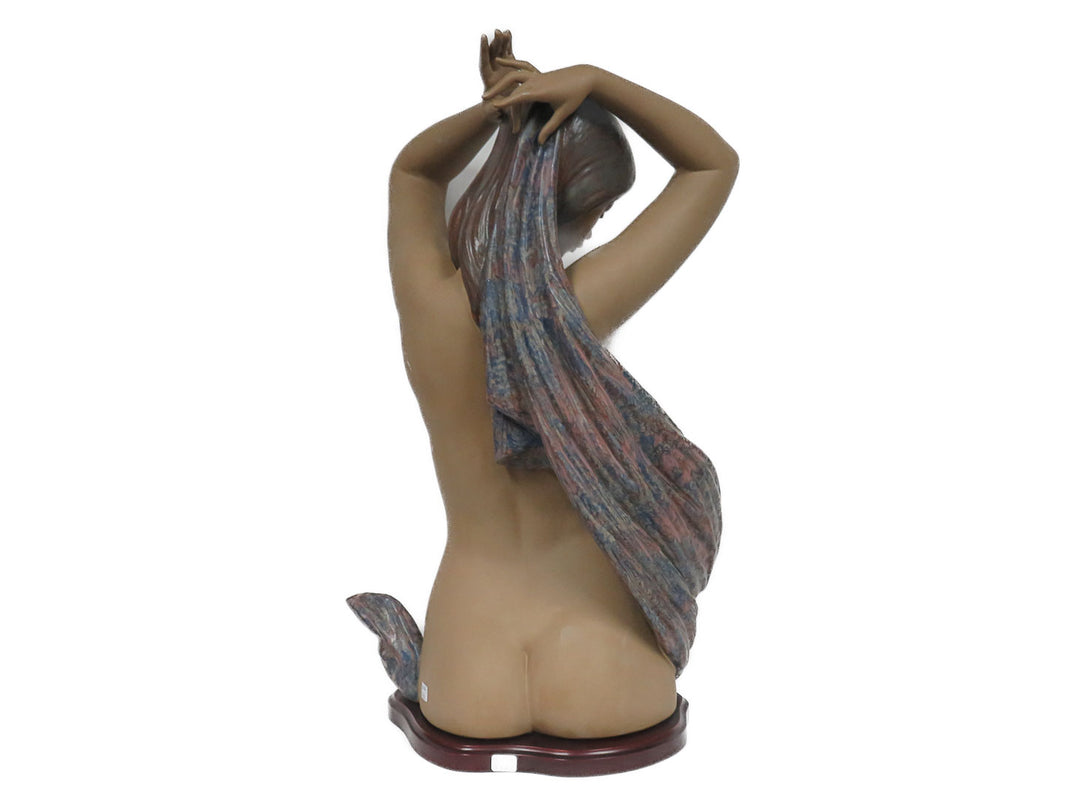 Lladró Venus Sculpture on Stand