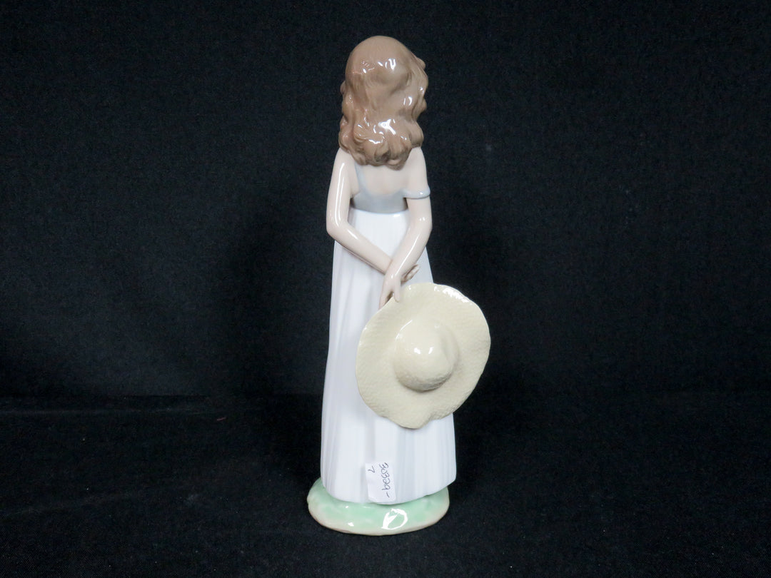 Lladró Girl Figurine