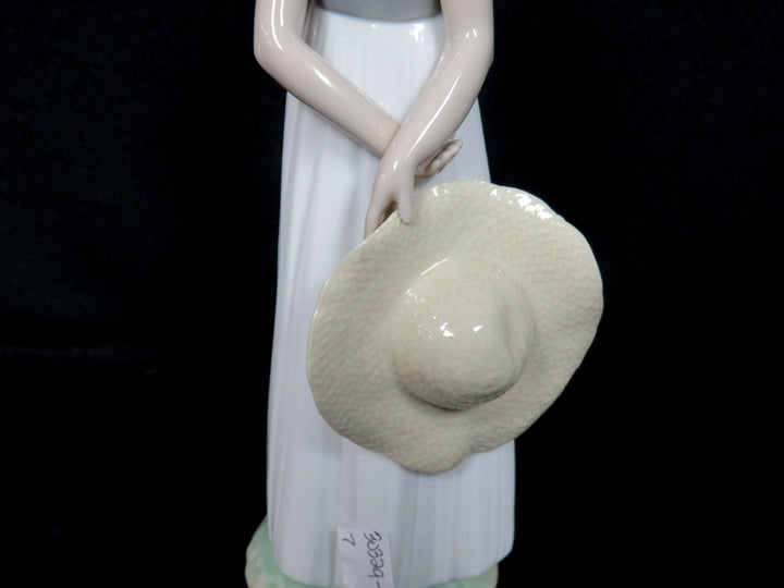Lladró Girl Figurine
