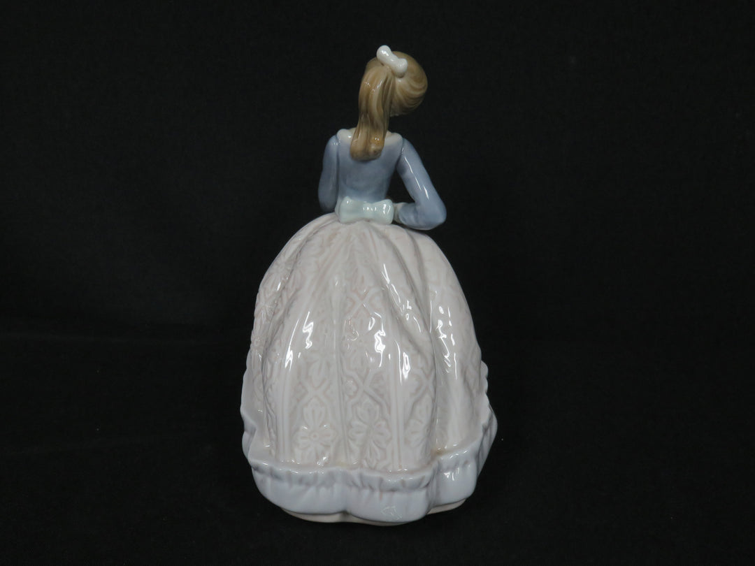 Lladró Evita Figurine