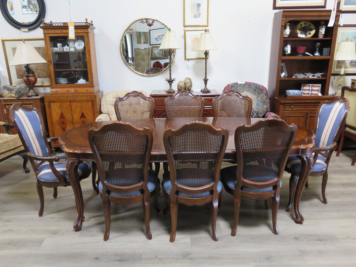 Century Queen Anne Dining Table & Chairs