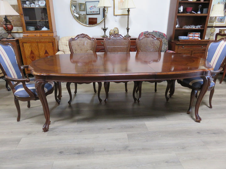 Century Queen Anne Dining Table & Chairs