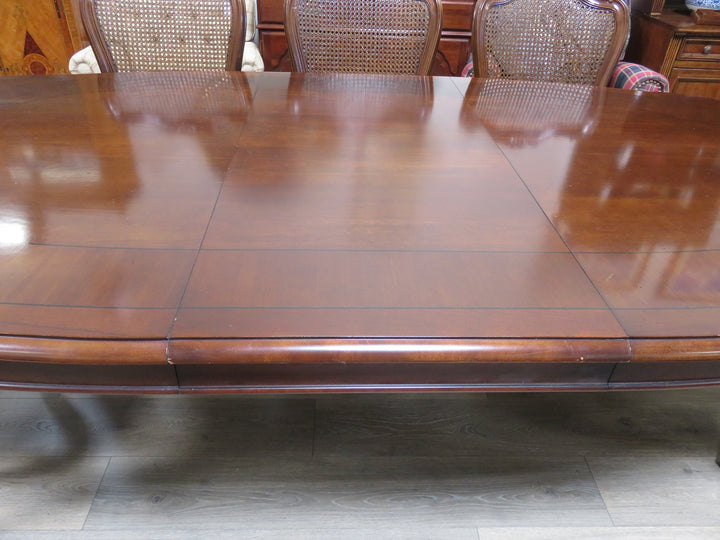 Century Queen Anne Dining Table & Chairs