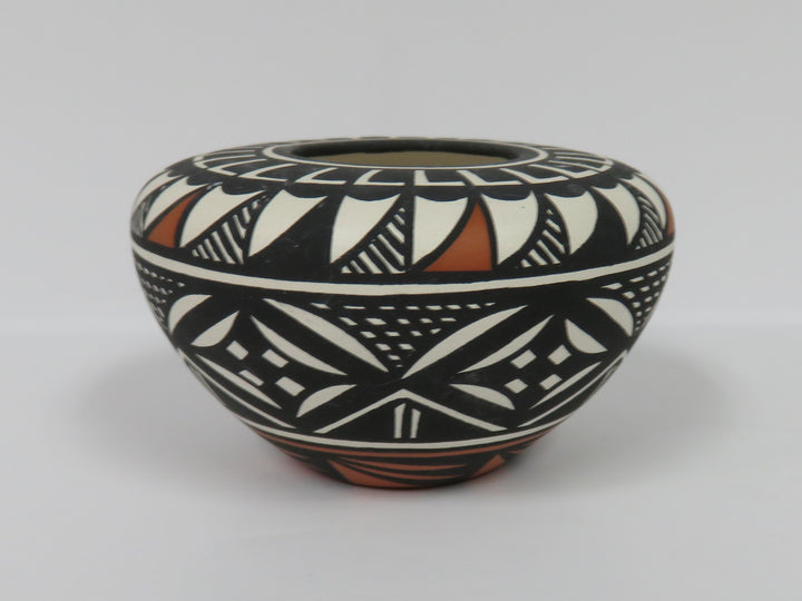 Acoma Seed Pot