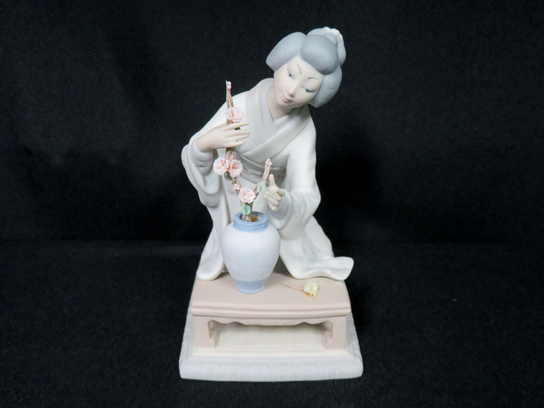 Lladró Figurine - Flower Arranger