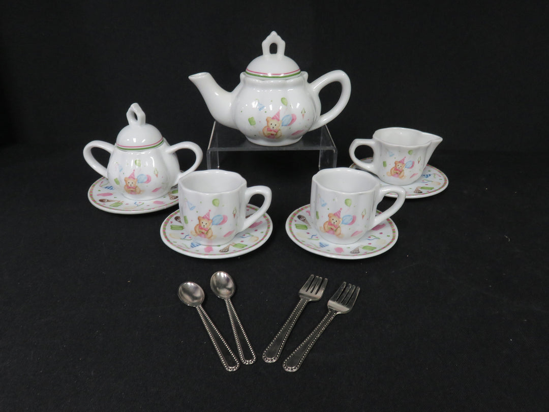 Child's Dish Set in Basket