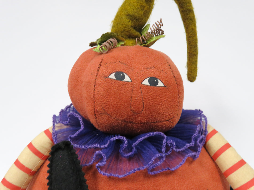 Pumpkin Shelf Sitter