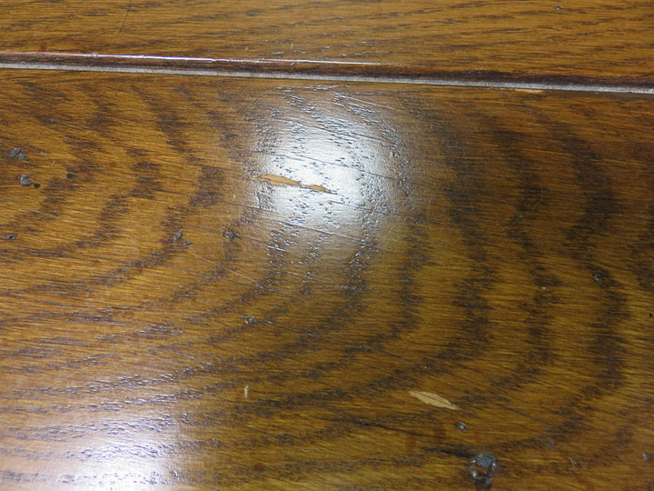 Red Oak Dining Table & Chairs