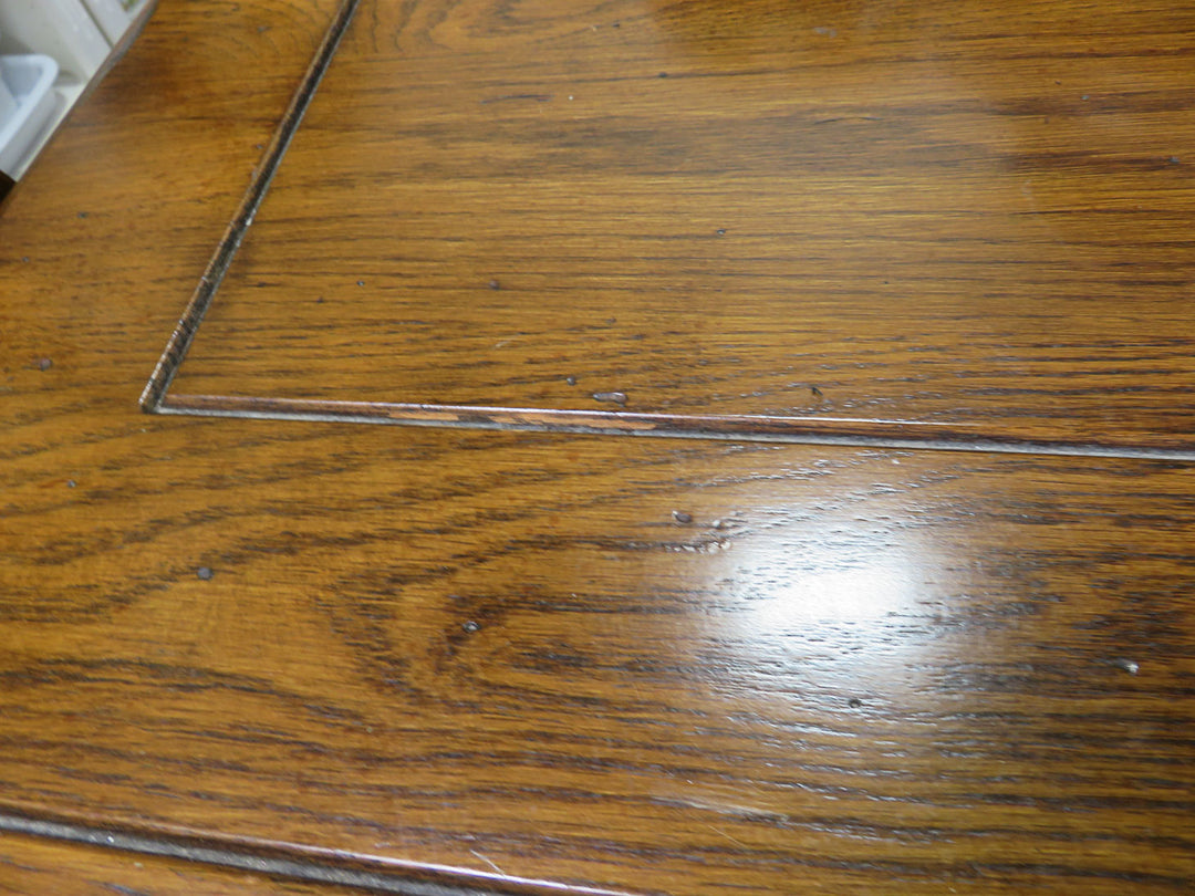 Red Oak Dining Table & Chairs