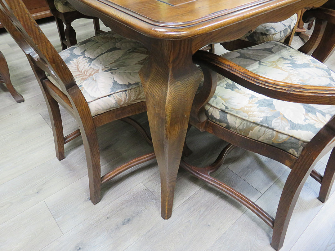 Red Oak Dining Table & Chairs