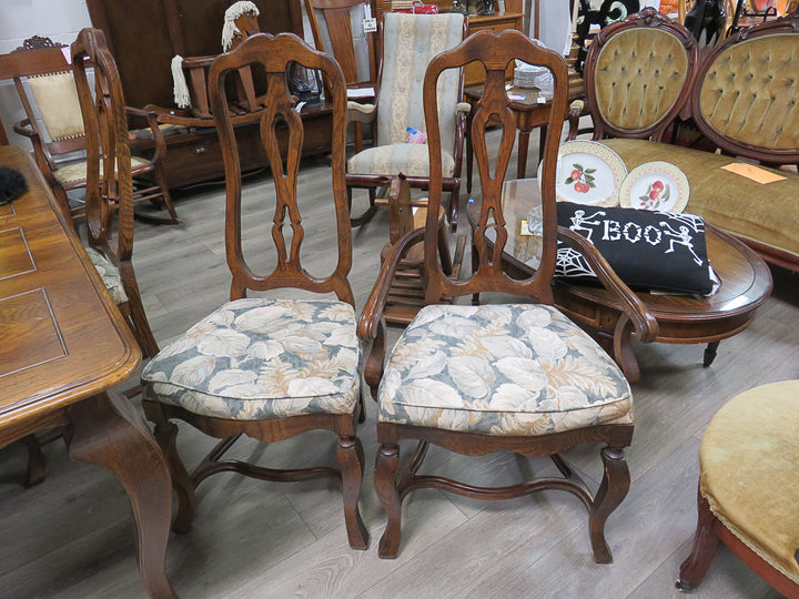 Red Oak Dining Table & Chairs