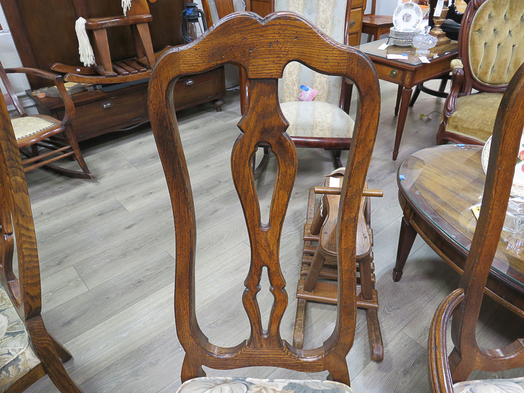 Red Oak Dining Table & Chairs