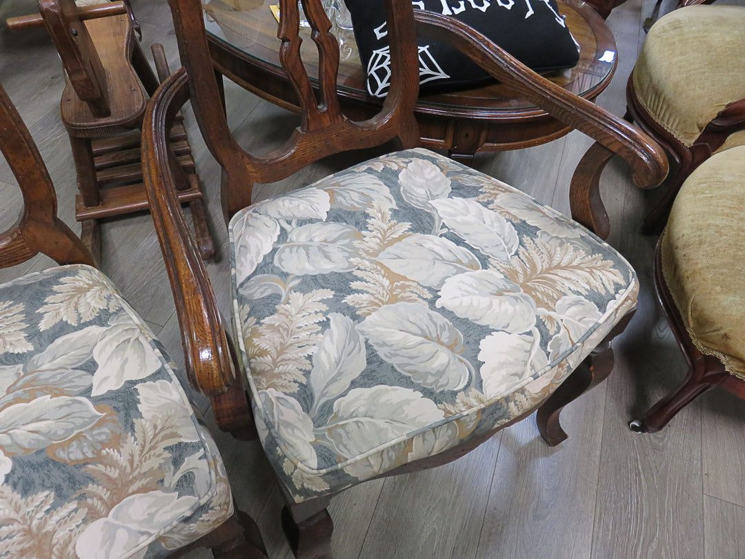 Red Oak Dining Table & Chairs