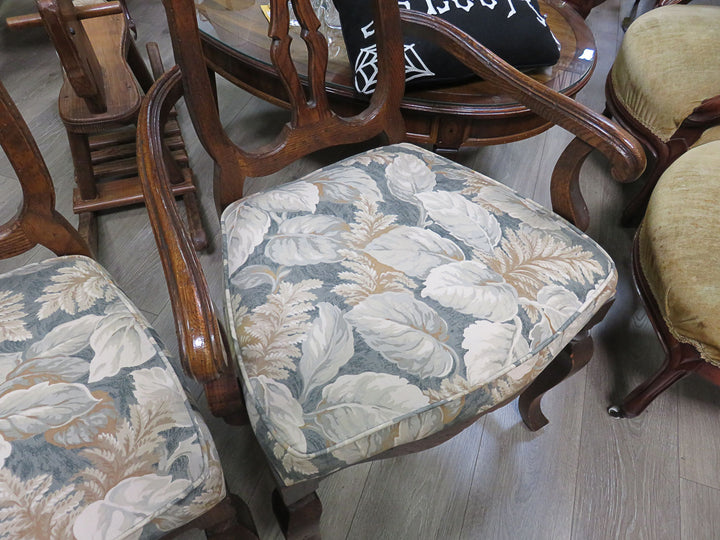 Red Oak Dining Table & Chairs