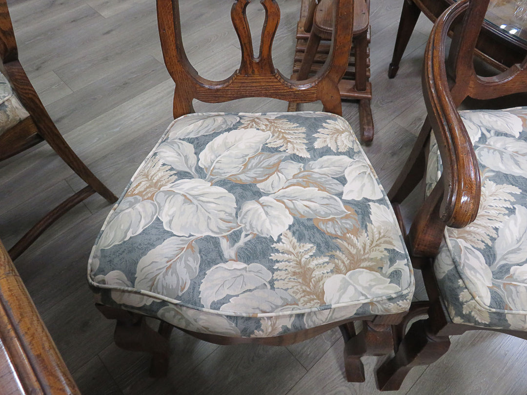 Red Oak Dining Table & Chairs