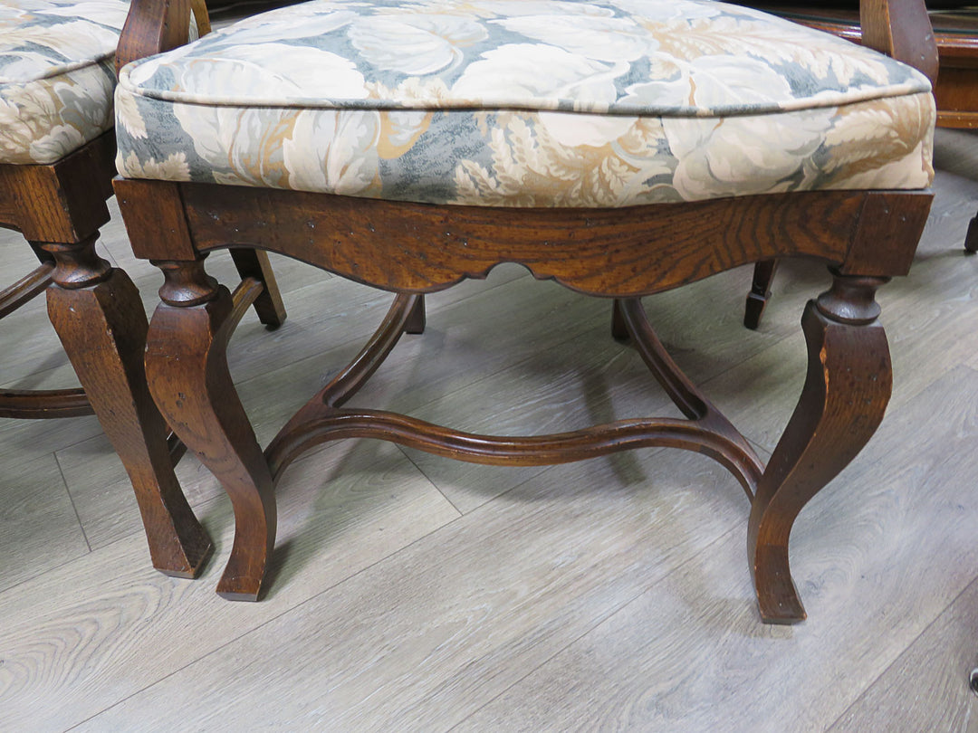 Red Oak Dining Table & Chairs
