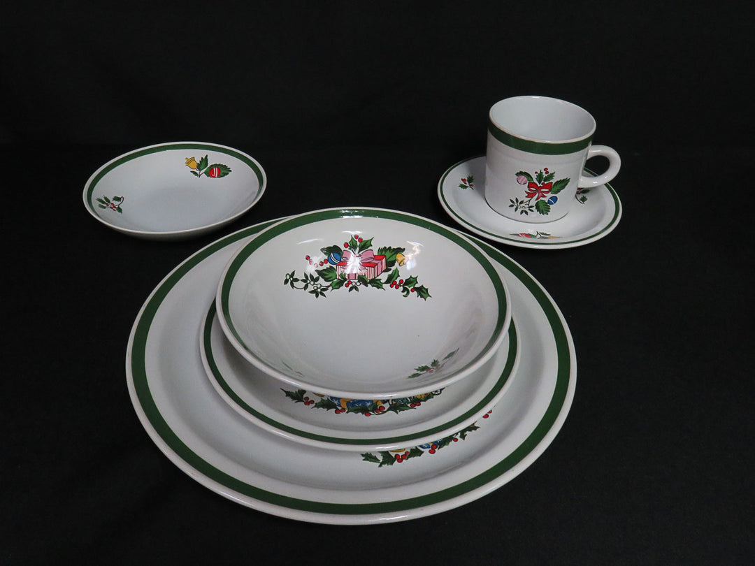 Yamaka Noel China Set