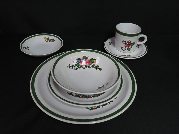Yamaka Noel China Set