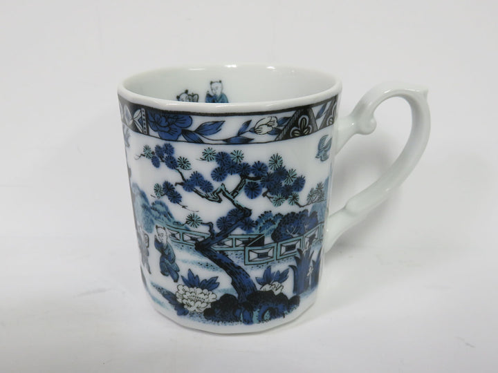 Blue and White Knobler Mug Set
