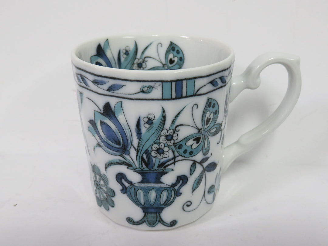Blue and White Knobler Mug Set