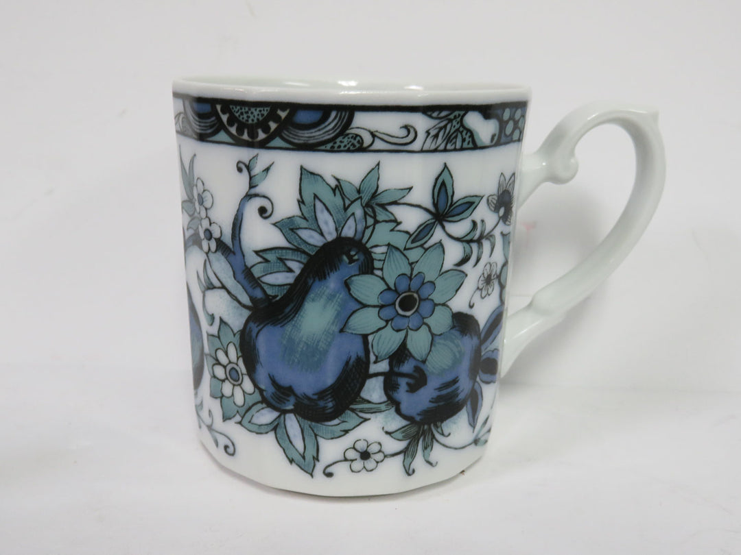 Blue and White Knobler Mug Set