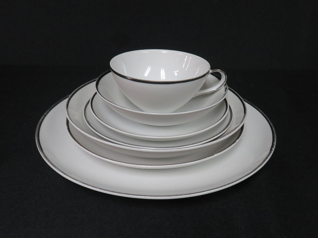 Harmony House Moderne China Set