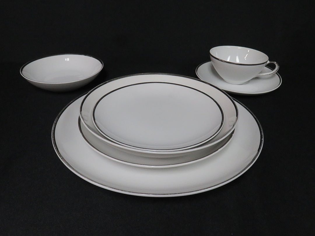 Harmony House Moderne China Set