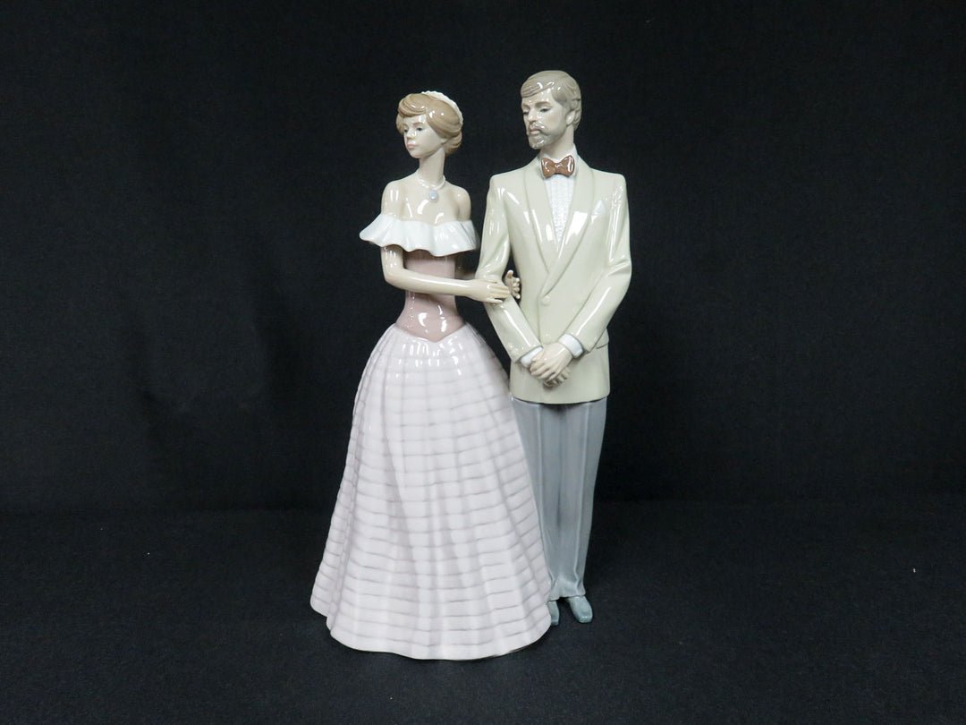 LLadro "An Evening Out" Figurine