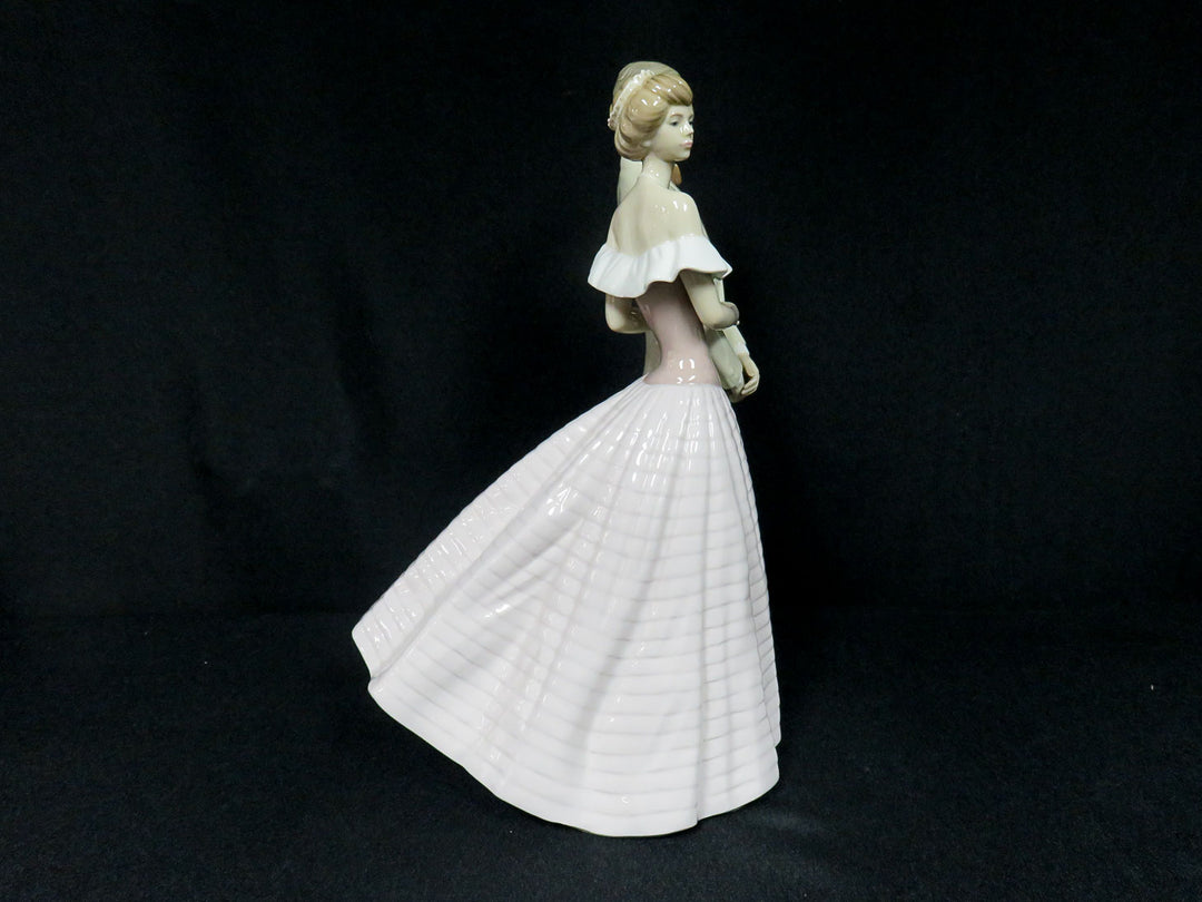LLadro "An Evening Out" Figurine