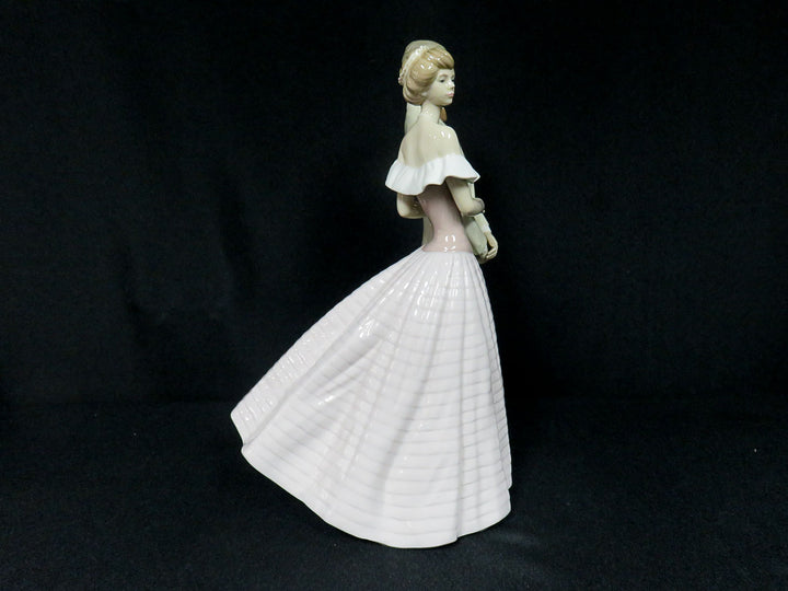 LLadro "An Evening Out" Figurine