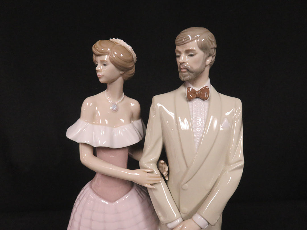 LLadro "An Evening Out" Figurine