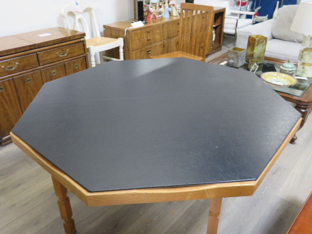 Kestell Octagonal Poker Table