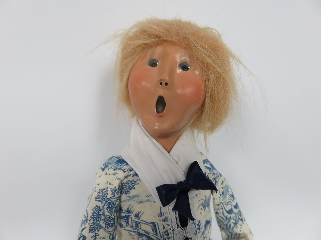 Byers Choice Woman Caroler