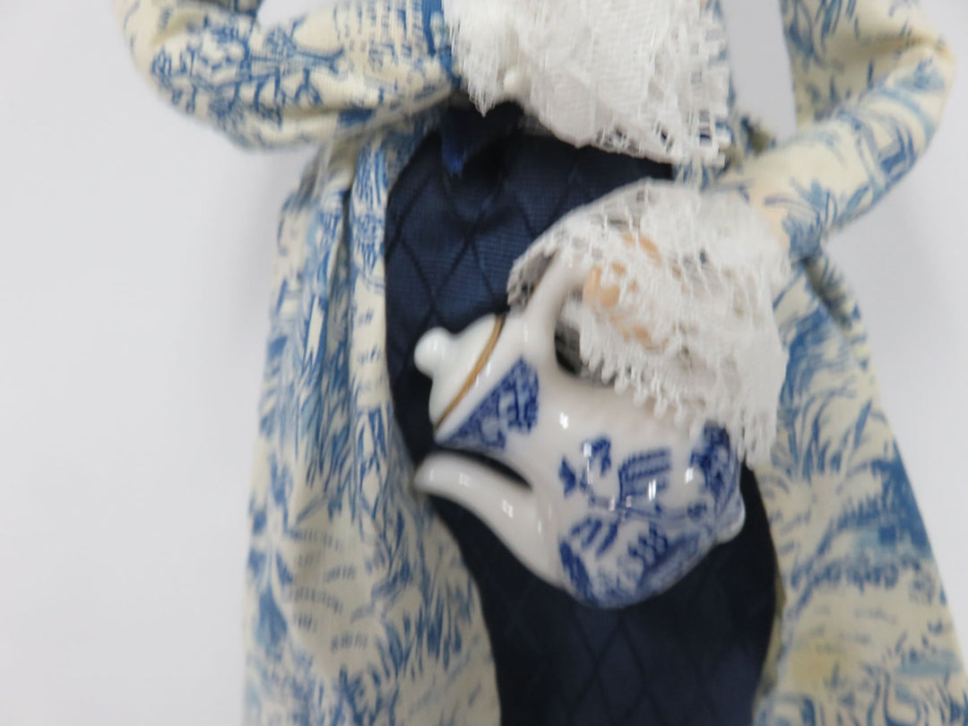 Byers Choice Woman Caroler