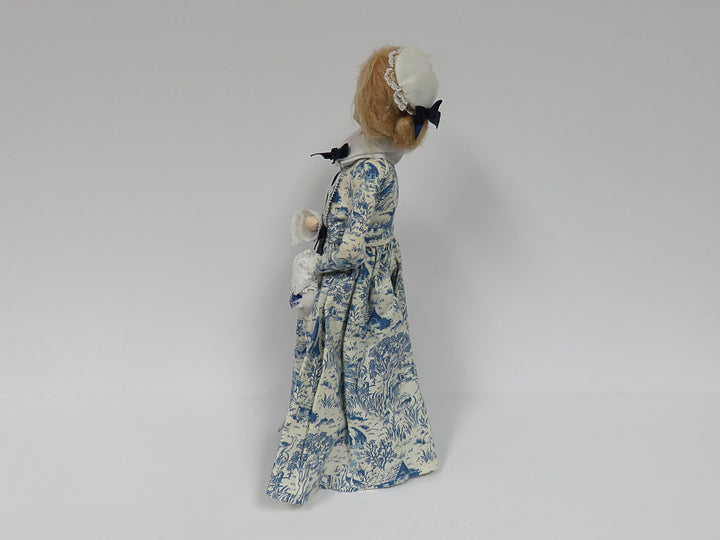 Byers Choice Woman Caroler