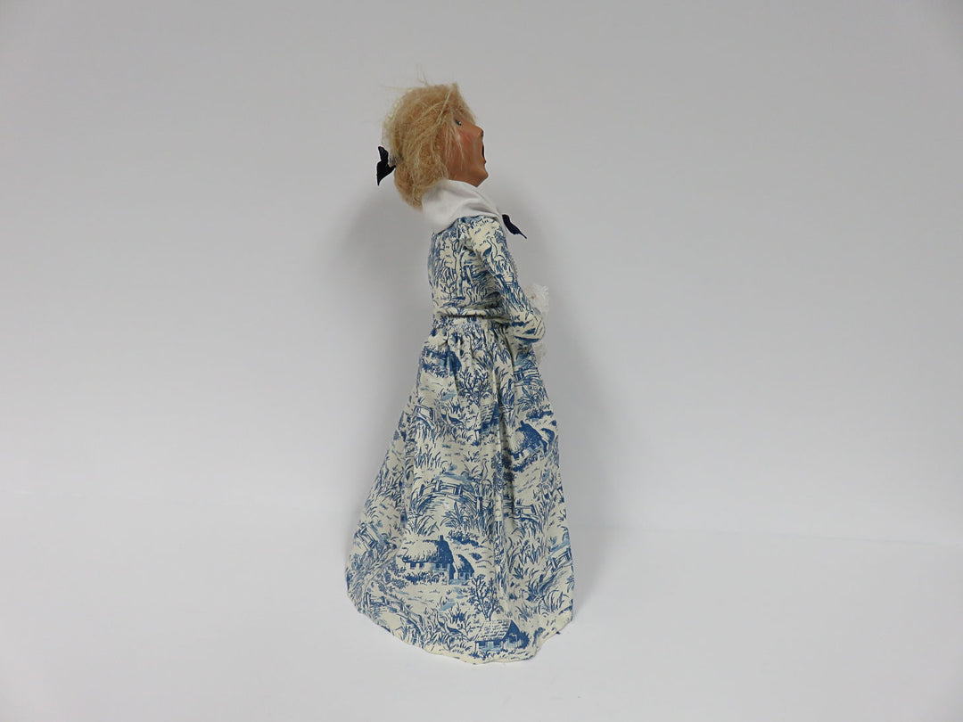 Byers Choice Woman Caroler