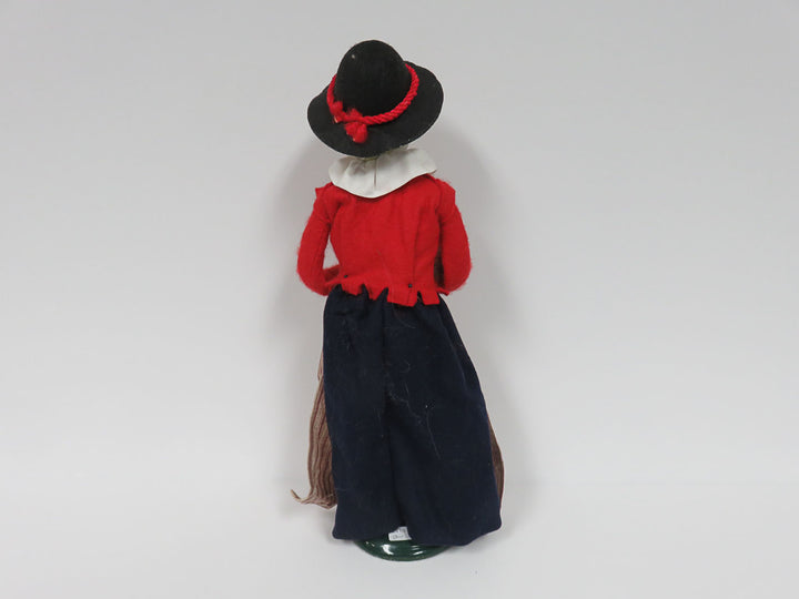 Byers Choice Woman Caroler