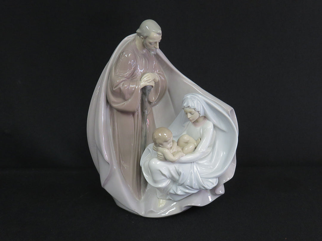 Lladró "Birth of Jesus" Figurine