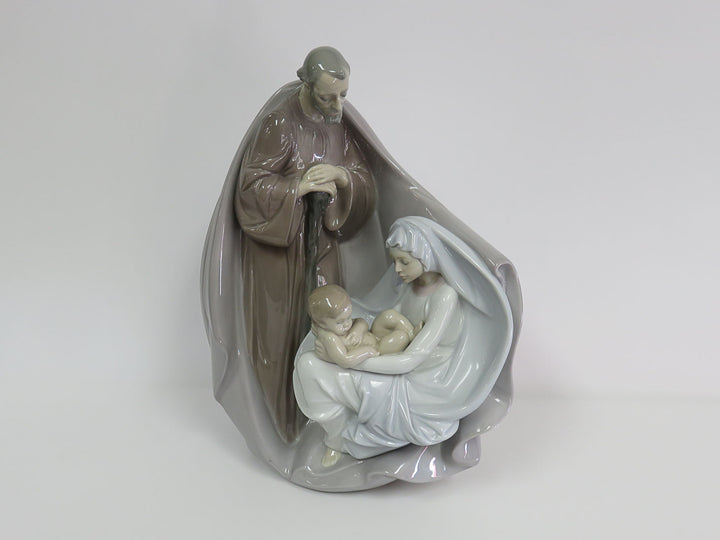 Lladró "Birth of Jesus" Figurine