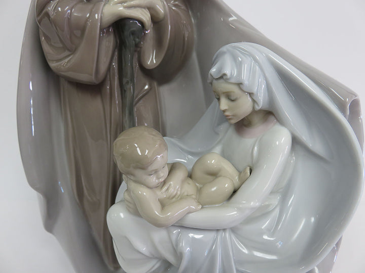 Lladró "Birth of Jesus" Figurine