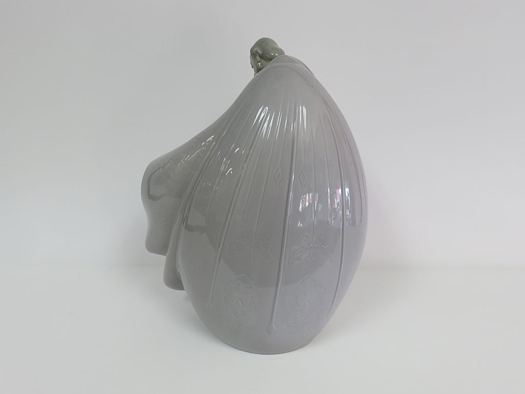 Lladró "Birth of Jesus" Figurine