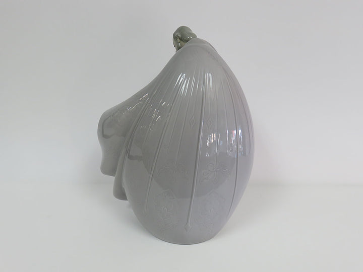 Lladró "Birth of Jesus" Figurine