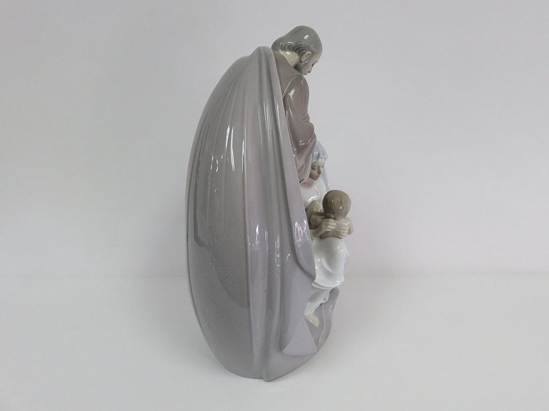 Lladró "Birth of Jesus" Figurine