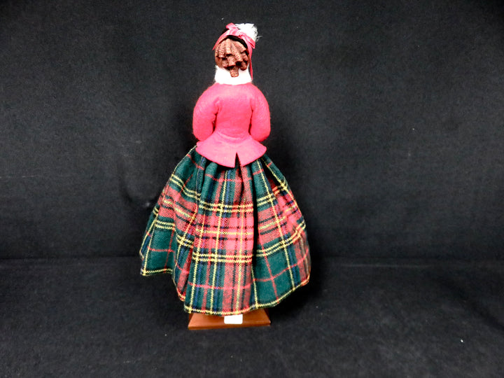 Simpich Christmas Caroler