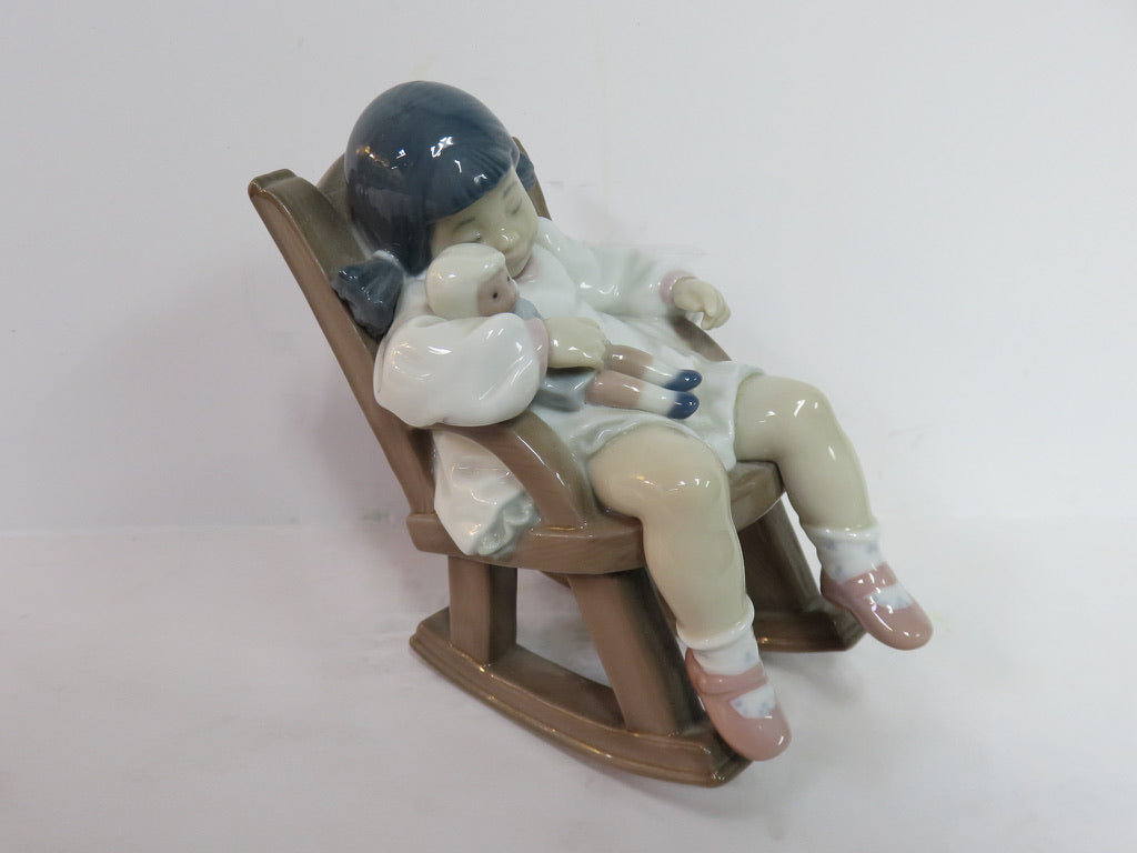 Lladró Nap Time Figurine
